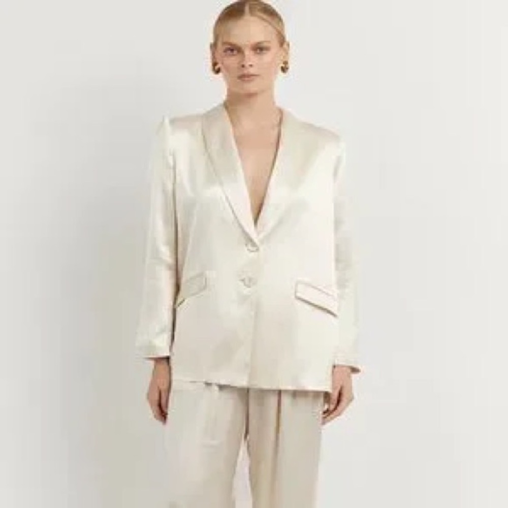 DISSH Oversized Kiah Pearl Satin Blazer US 4 NWT New jacket cream neutral button - Picture 3 of 16